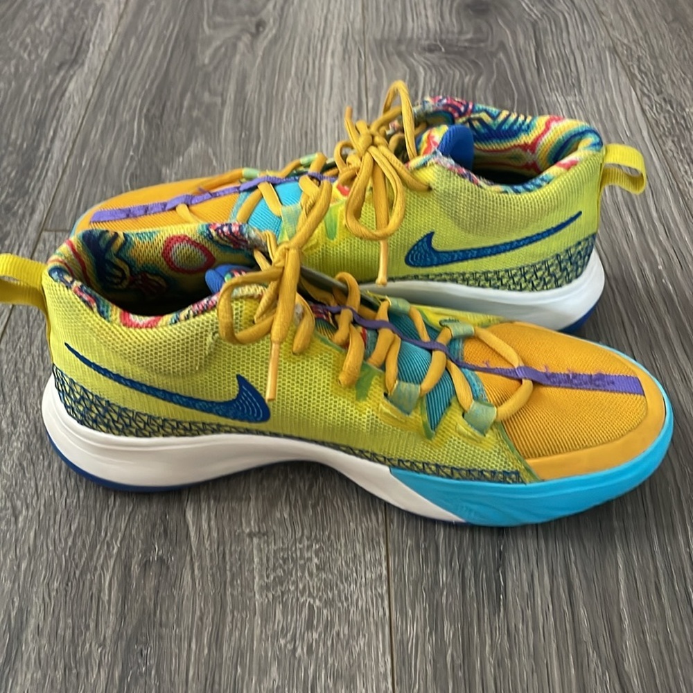 Nike Kyrie Flytrap Sneakers Size 6Y - Picture 6 of 9